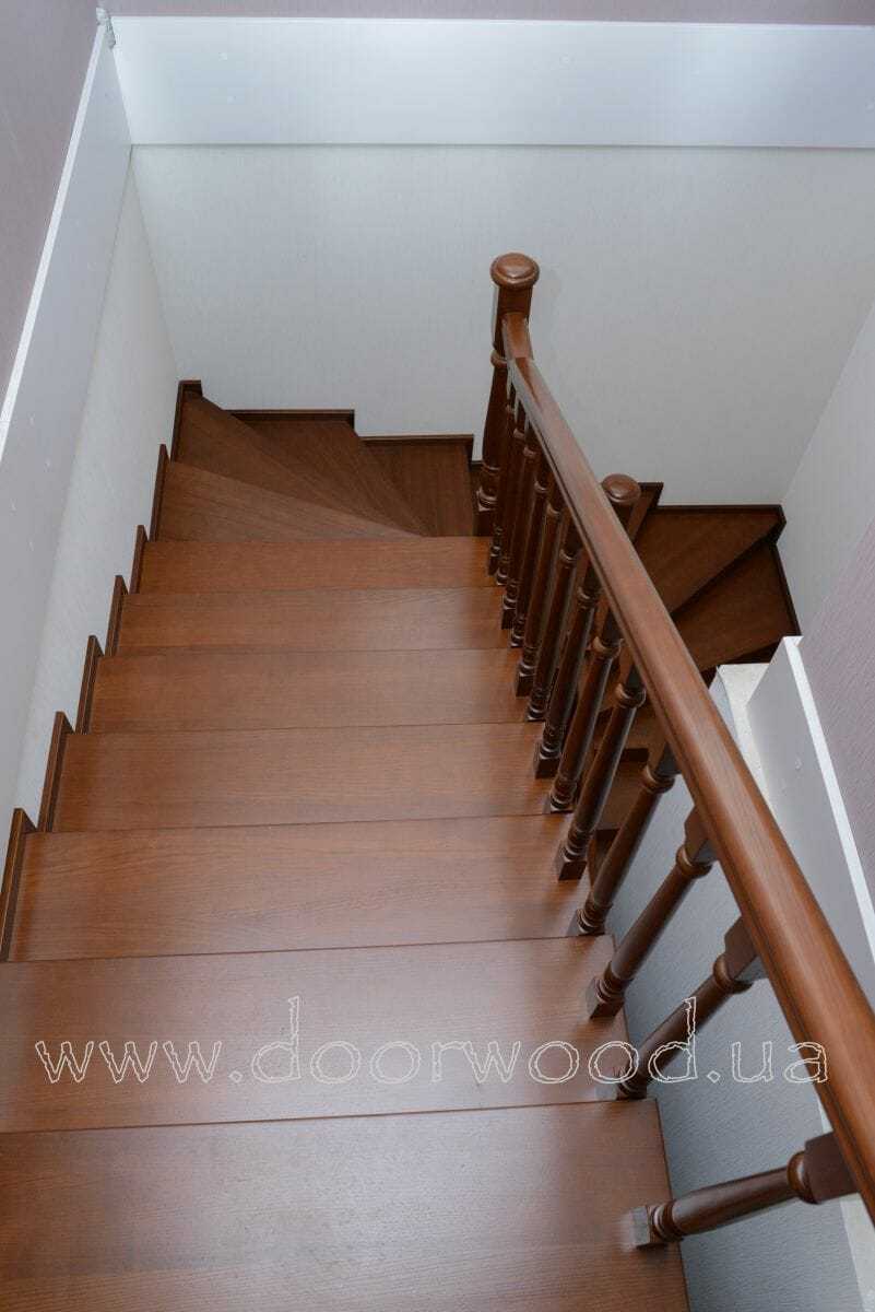 деревянная лестница, лестница ясень, лестница из массива ясеня и дуба, дубовая лестница, изготовление лестниц, балясина, перило, точеные балясины, заказать лестницу