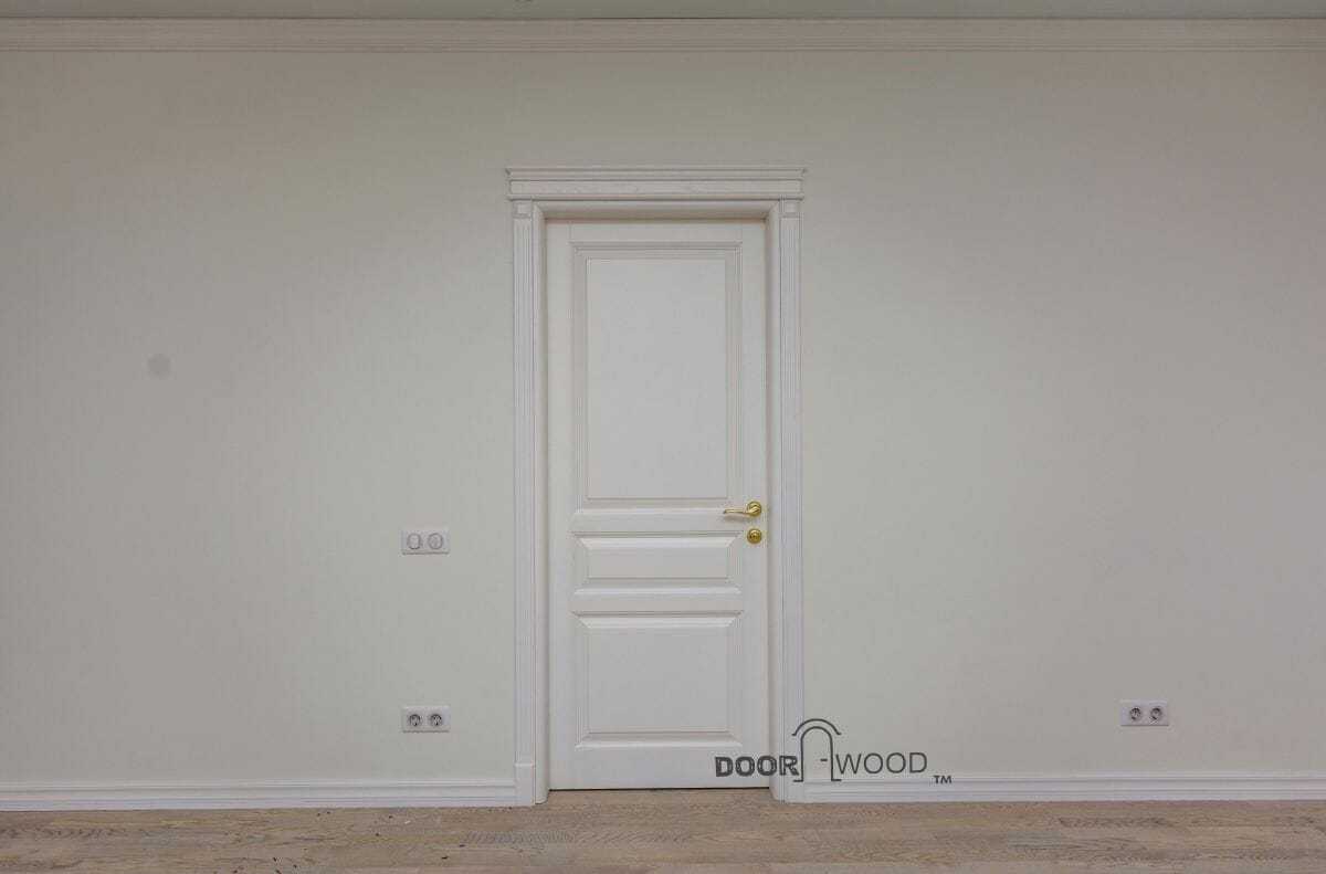 Классическая белая дверь doorwood