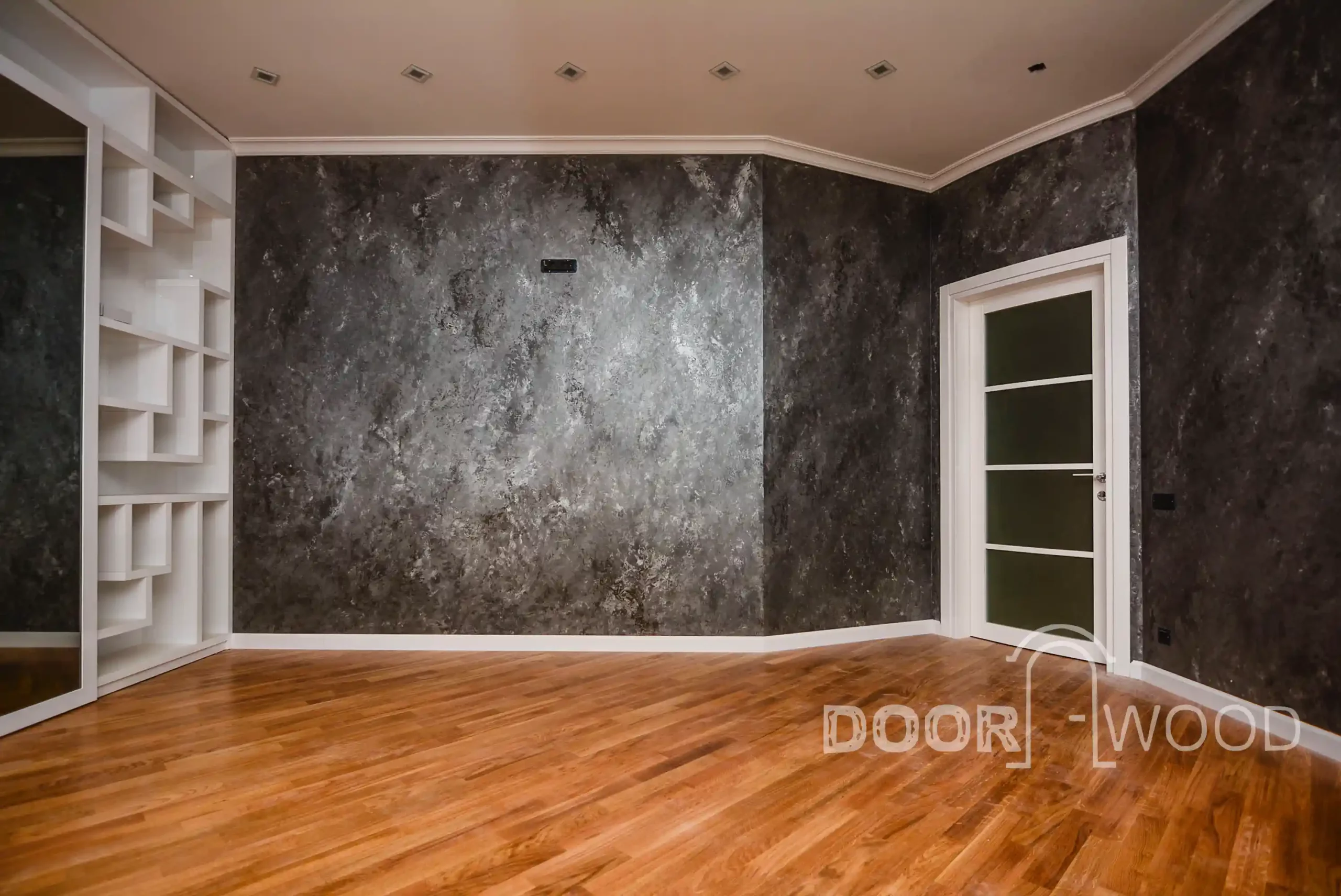 Radius interior doors. White glossy doors made of maple Video