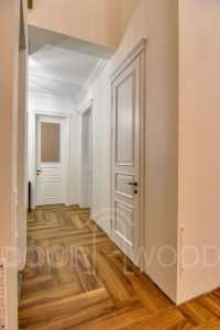 Двери больших размеров - классические двери с филенкой и карнизом