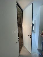 Двері прихованого монтажу фарбоване скло