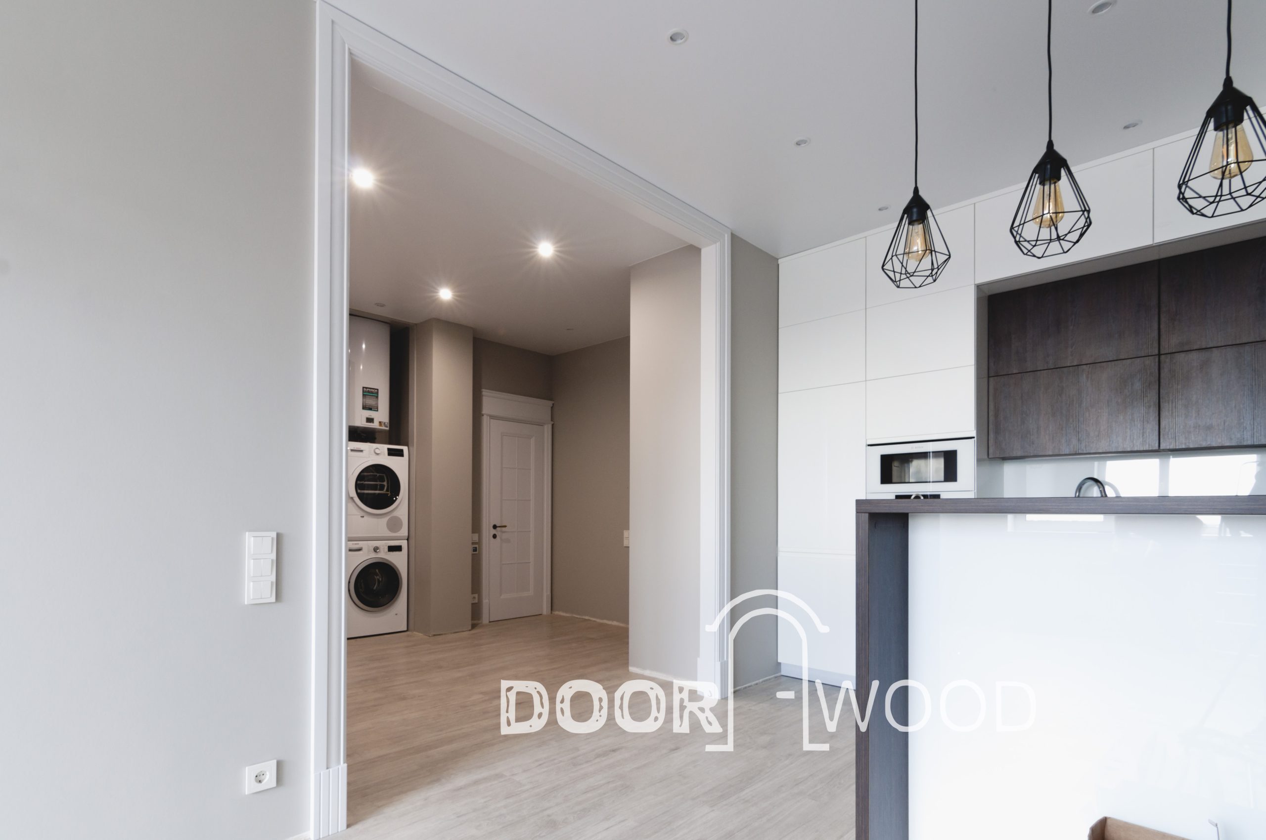 классически дизайнерские белые межкомнатные двери с порталом дорвуд doorwood10