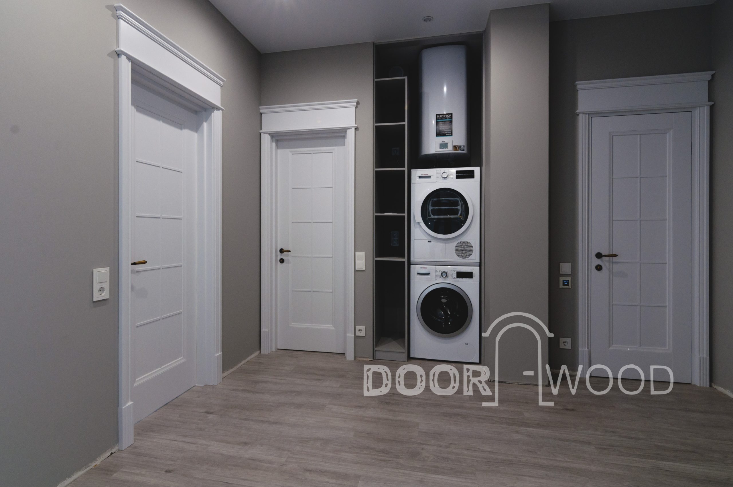 классически дизайнерские белые межкомнатные двери с порталом дорвуд doorwood25