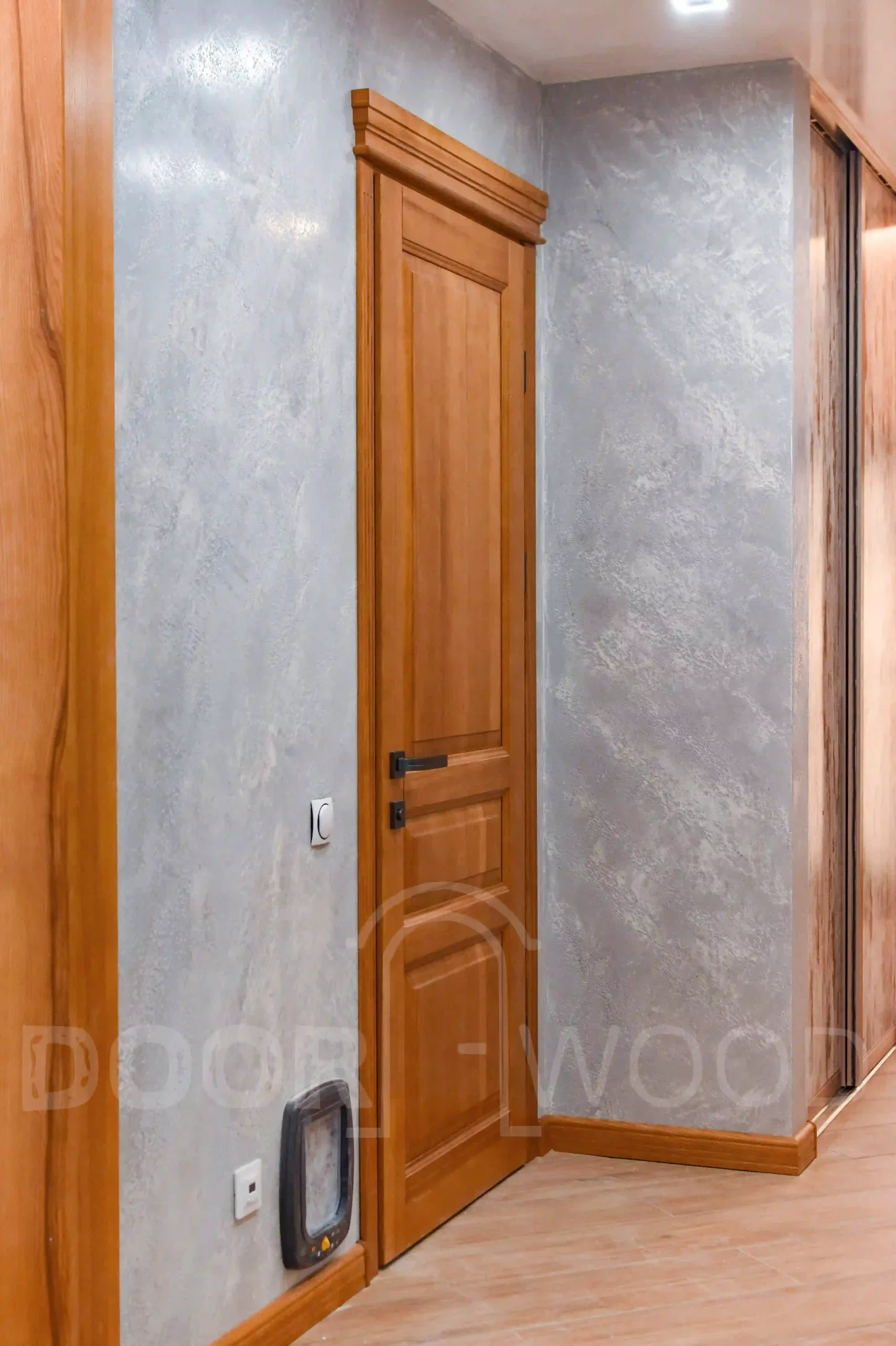 Фільончасті дерев'яні двері харків Карниз Плінтус