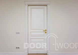 Класичні міжкімнатні двері з ясеня з порталом, фігурна лиштва, плінтус. двері з ясеню, двері дорвуд харків. doorwood